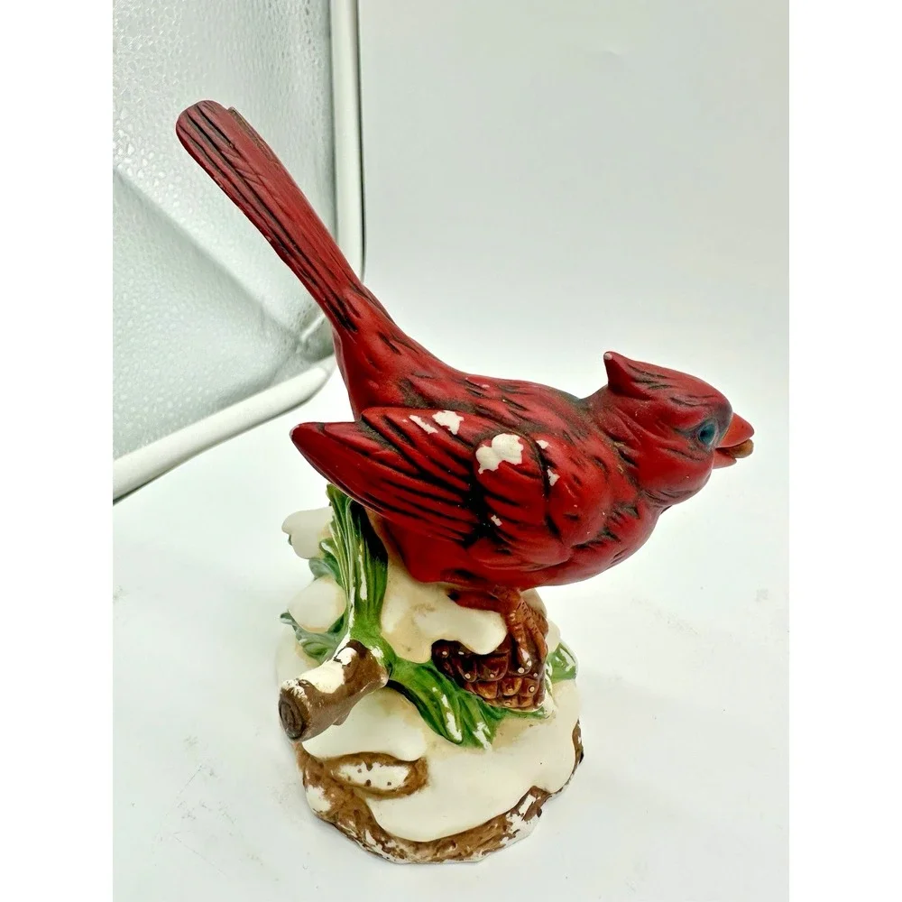 Classic Treasures Porcelain‎ Red Cardinal Bird Figurine Winter Snow Pine Cone 5